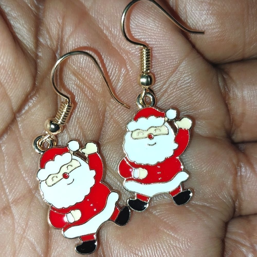 Super cute festive holiday earrings